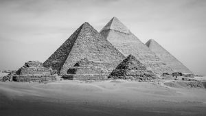 No, enslaved people didn't build the Pyramids of Giza
