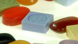 Uncover the science behind how soap removes dirt
