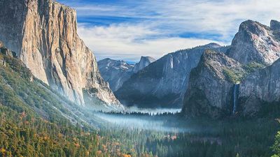 The famous Tunnel View at Yosemite
