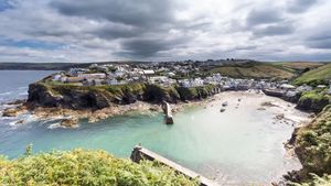 Experience the beaches and rugged coastline of Cornwall, ceremonial English county and historical Celtic nation of Cornwall